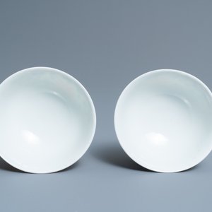 Une paire de bols en porcelaine de Chine doucai, marque à quatre caractères, 20ème — photo 6