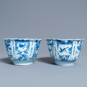 Une paire de bols en porcelaine de Chine en bleu et blanc de type kraak, Wanli — photo 5