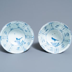 Une paire de bols en porcelaine de Chine en bleu et blanc de type kraak, Wanli — photo 7