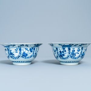 Une paire de bols en porcelaine de Chine en bleu et blanc, Kangxi — photo 5