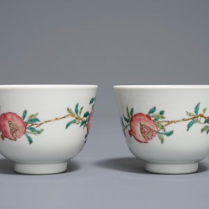 Une paire de bols en porcelaine de Chine famille rose à décor de grenades, marque de Daoguang, 19/20ème — photo 3
