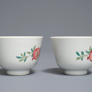 Une paire de bols en porcelaine de Chine famille rose à décor de grenades, marque de Daoguang, 19/20ème — photo 4