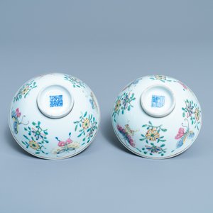 Une paire de bols en porcelaine de Chine famille rose à décor de papillons, marque de Qianlong, 18/19ème — photo 7