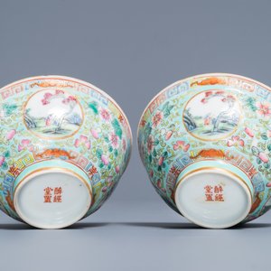 Une paire de bols en porcelaine de Chine famille rose à fond turquoise, République, 20ème — photo 5