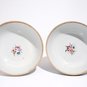 Une paire de bols en porcelaine de Chine famille rose à la cueillette des cerises, Qianlong — photo 5