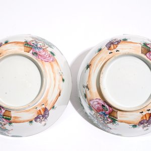 Une paire de bols en porcelaine de Chine famille rose à la cueillette des cerises, Qianlong — photo 6