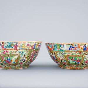 Une paire de bols en porcelaine de Chine famille rose de Canton, 19ème — photo 4