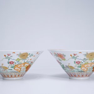 Une paire de bols en porcelaine de Chine famille rose de forme conique, 19ème — photo 3