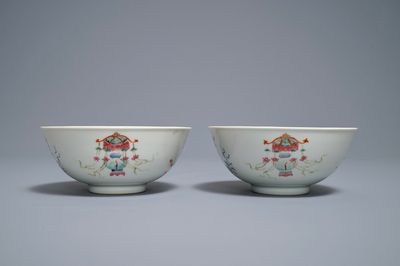 Une paire de bols en porcelaine de Chine famille rose, marque et époque de Daoguang