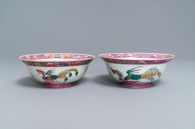 Une paire de bols en porcelaine de Chine famille rose pour le marché Peranakan ou Straits, 19ème