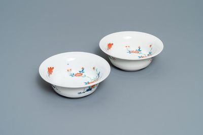 Une paire de bols en porcelaine Kakiemon, Japon, Edo, 17/18ème