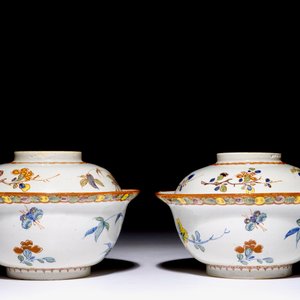 Une paire de bols et couvercles en faïence de Delft polychrome, début du 18ème — photo 4