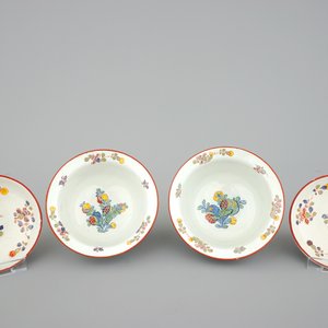 Une paire de bols et couvercles en faïence de Delft polychrome, début du 18ème — photo 6