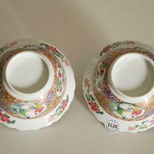 Une paire de bols et leur couvercle en porcelaine de Chine famille rose, Yongzheng — photo 20