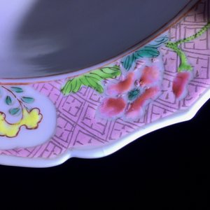 Une paire de bols et leur couvercle en porcelaine de Chine famille rose, Yongzheng — photo 8