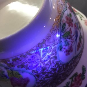 Une paire de bols et leur couvercle en porcelaine de Chine famille rose, Yongzheng — photo 10