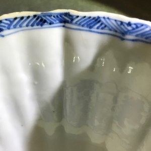 Une paire de bols lobés aux phénix en porcelaine de Chine bleu et blanc, Kangxi — photo 8