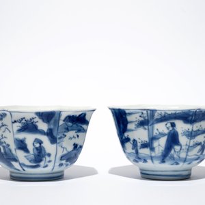 Une paire de bols octagonaux en porcelaine de Chine bleu et blanc, époque Transition — photo 2