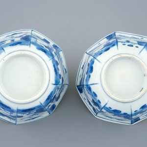 Une paire de bols octagonaux en porcelaine de Chine bleu et blanc, époque Transition, 1620-1683 — photo 3