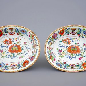Une paire de bols ovales en porcelaine de Chine pour l'export à décor "Pompadour", vers 1745 — photo 1