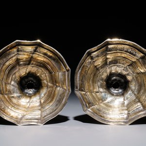 Une paire de bougeoirs en argent, prob. Mons, 2ème moitié du 18ème — photo 6