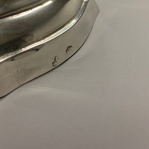 Une paire de bougeoirs en argent, prob. Mons, 2ème moitié du 18ème — photo 9
