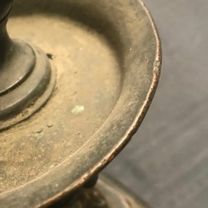 Une paire de bougeoirs en bronze, Chine, Ming — photo 25