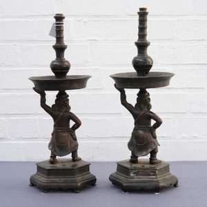 Une paire de bougeoirs en bronze, Chine, Ming — photo 9