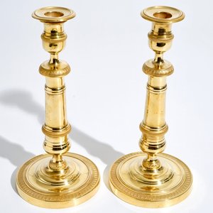 Une paire de bougeoirs en bronze doré d'époque Empire, France, 19ème — photo 5