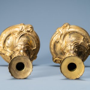 Une paire de bougeoirs en bronze doré, France, 18ème — photo 6