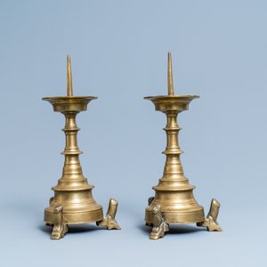 Une paire de bougeoirs en bronze, Flandres ou Pays-Bas, 16ème — photo 5