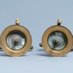 Une paire de bougeoirs en bronze, Flandres ou Pays-Bas, 16ème — photo 6