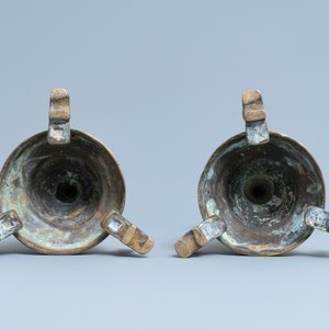 Une paire de bougeoirs en bronze, Flandres ou Pays-Bas, 16ème — photo 7