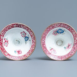 Une paire de bougeoirs en émaux de Canton, Chine, Yongzheng — photo 5