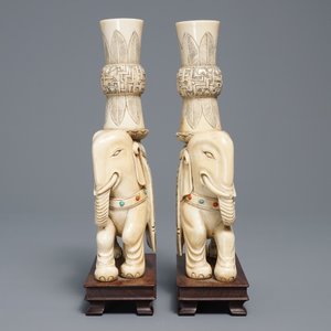 Une paire de bougeoirs en forme d'éléphant en ivoire inscrusté de corail et turquoise, Chine, 19ème — photo 3