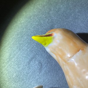 Une paire de bougeoirs en forme d'oiseaux en porcelaine de Chine famille rose, Jiaqing — photo 8