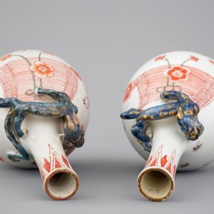 Une paire de bouteilles en porcelaine de Chine surdécorés aux Pays-Bas, Kangxi, ca. 1700 — photo 7