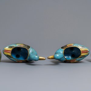 Une paire de brûle-parfums en forme de canards en émaux cloisonnés, Chine, Jiaqing — photo 6