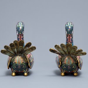 Une paire de brûle-parfums en forme de paons en émaux cloisonnés, Chine, 19ème — photo 5