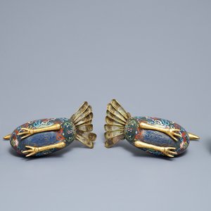 Une paire de brûle-parfums en forme de paons en émaux cloisonnés, Chine, 19ème — photo 7