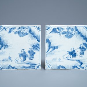 Une paire de carreaux en porcelaine de Chine en bleu et blanc, Kangxi — photo 1