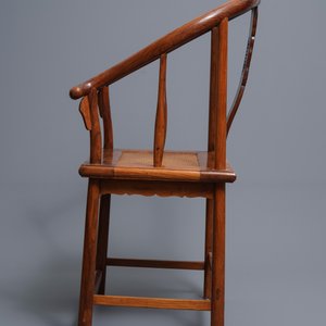 Une paire de chaises chinoises en bois huanghuali, République, 20ème — photo 5