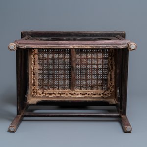 Une paire de chaises en bois sculpté, Chine, 19ème — photo 11