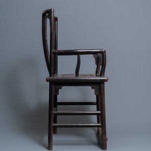 Une paire de chaises en bois sculpté, Chine, 19ème — photo 3