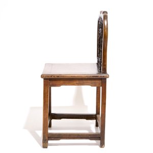 Une paire de chaises en bois sculpté incrusté de marbre, 19/20ème — photo 11