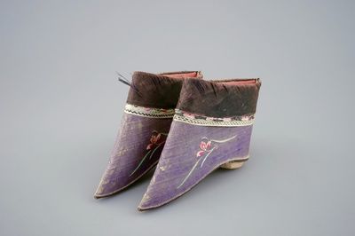 Une paire de chaussures chinoises, 19/20ème