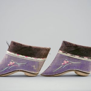 Une paire de chaussures chinoises, 19/20ème — photo 2