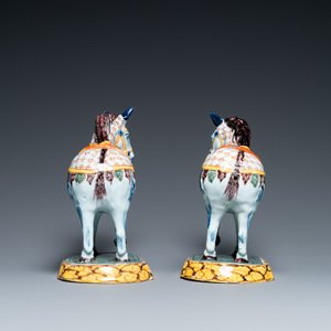 Une paire de chevaux en faïence polychrome de Delft, 18ème — photo 5