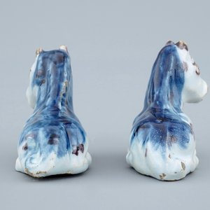 Une paire de chevaux miniatures en faïence de Delft polychrome, 18ème — photo 5