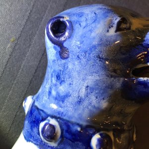 Une paire de chiens en faïence de Delft bleu et blanc, 1ère moitié du 18ème — photo 8